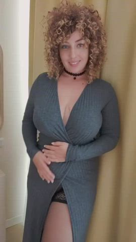It makes me happy to show my curves to strangers online : video clip