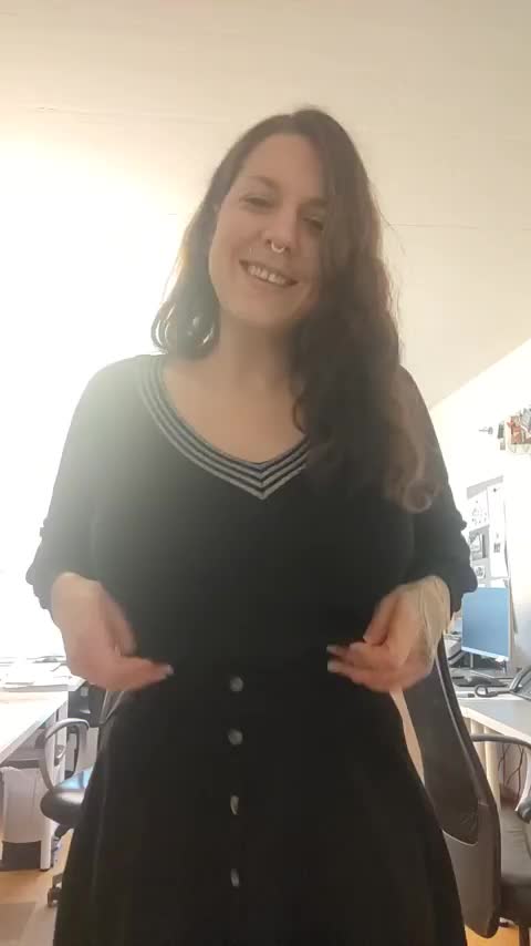 Letting them bounce around at work 😈 : video clip