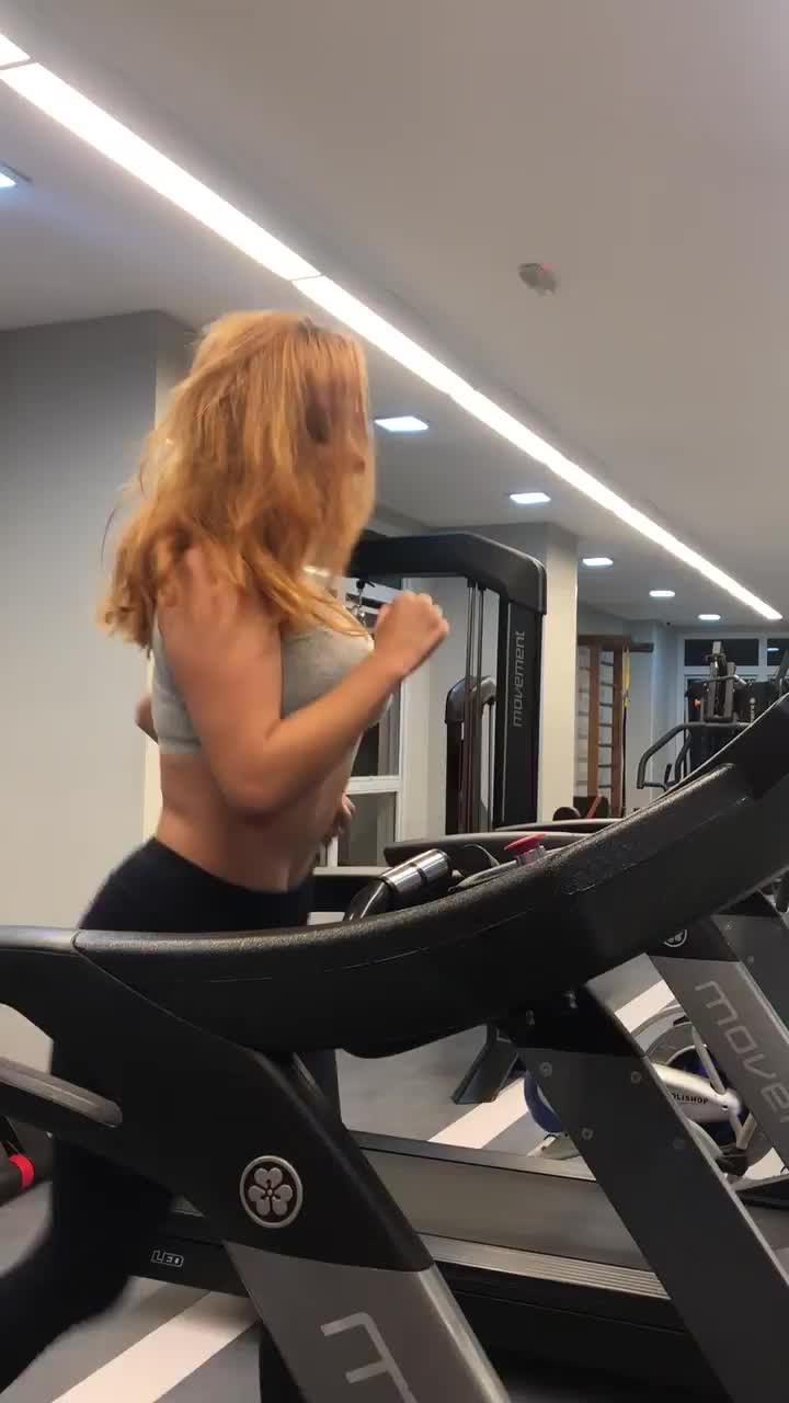 who loves to see boobs bouncing at the gym? 😍 : video clip