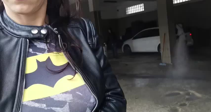 Getting a little brazen at the car wash [GIF] : video clip