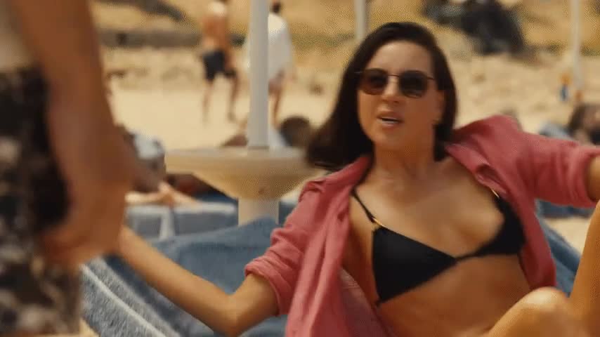 Aubrey Plaza - Bikini-Nipslip - 'The White Lotus' (2022) : video clip