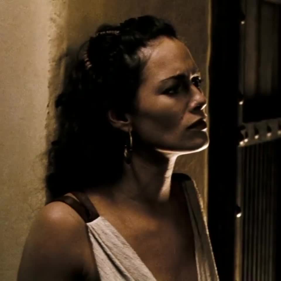 Lena Headey [300] : video clip