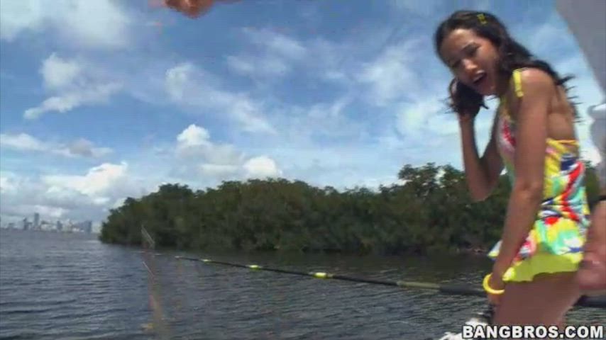 Little Amia goes fishing with Big Ramon : video clip