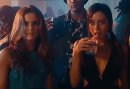 Zoey Deutch and Aubrey Plaza Looking to Get Teamed : video clip