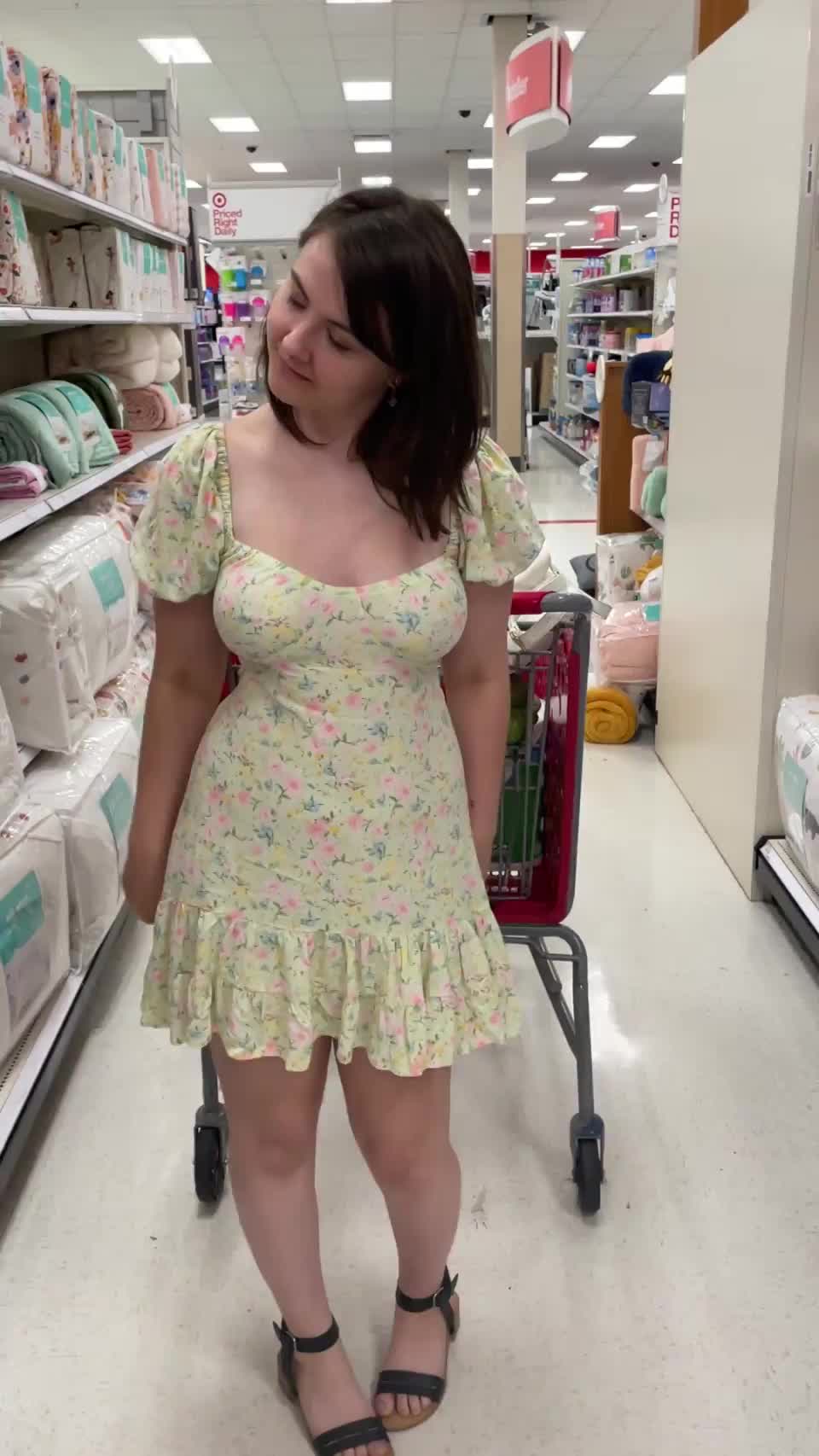 Showing my body to the world : video clip