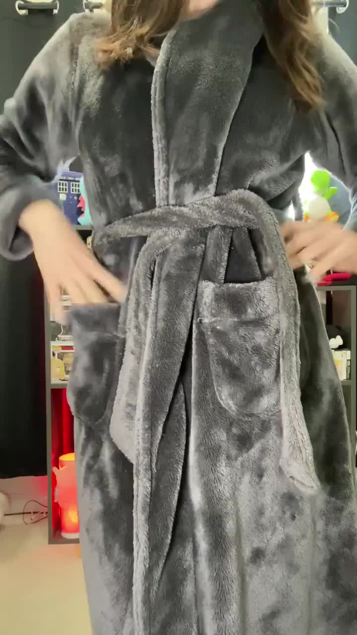 Ass so fat you can see it from the back : video clip