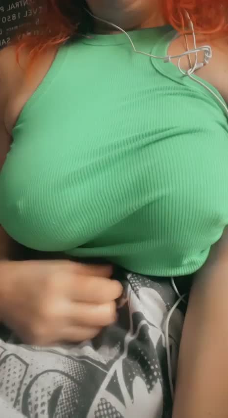 Help mommy milk her milkers pls : video clip