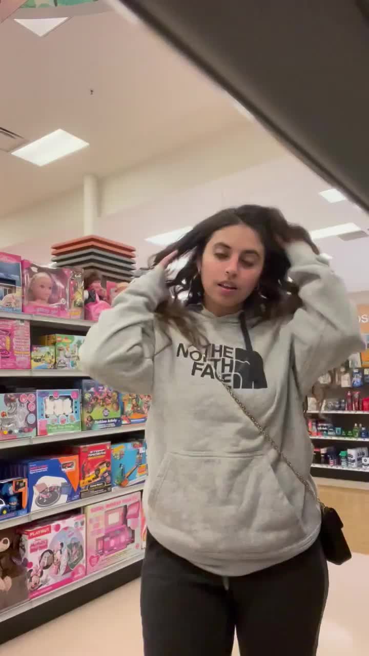 Flashing my tits while picking up birth control : video clip