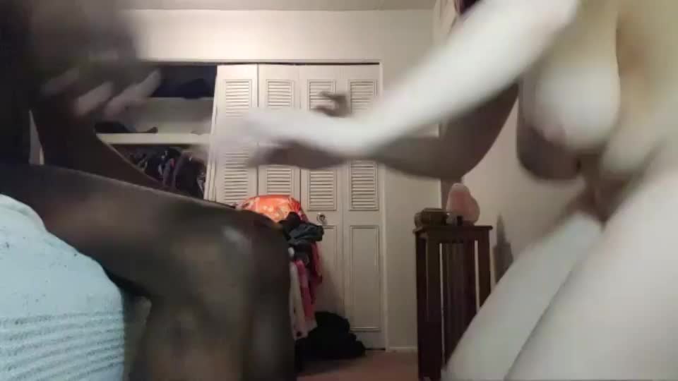 She Knows What She Wants Out Of Her Life : video clip