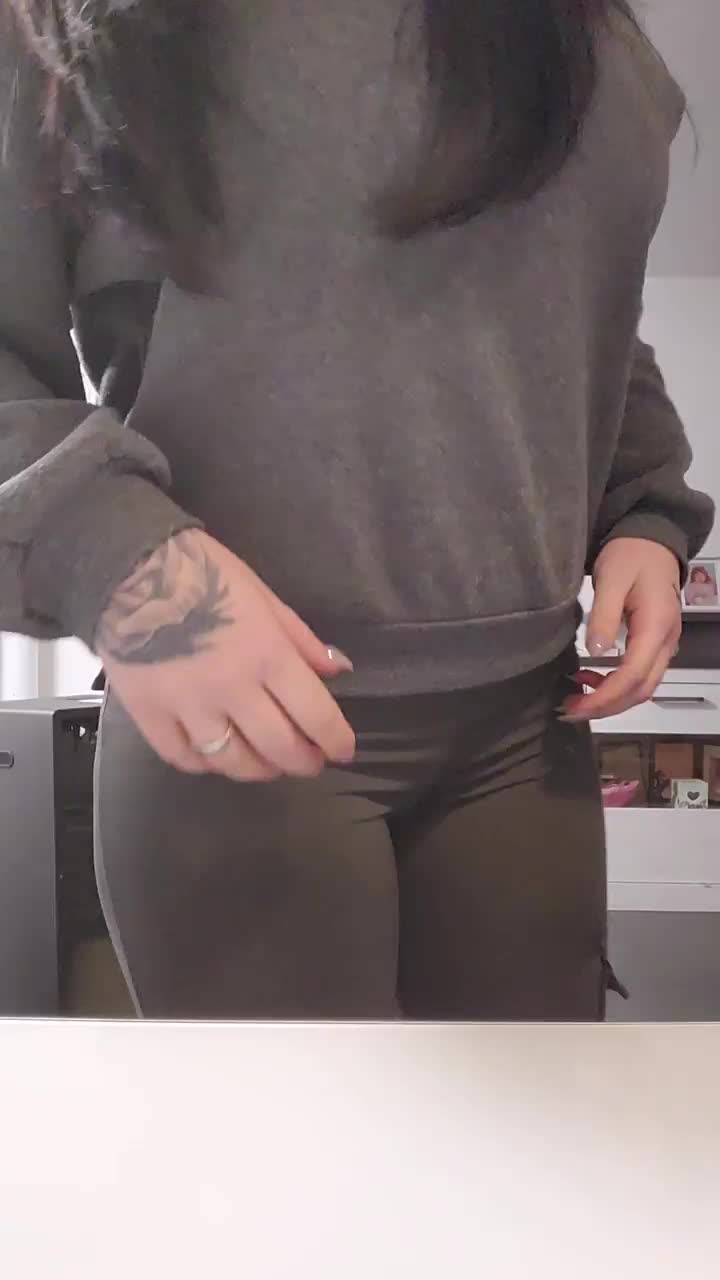 I get excited when a guy is into eating (my) ass ;) : video clip