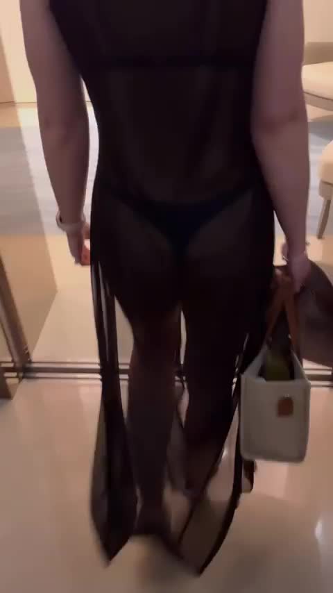 I love wearing a thong in public : video clip