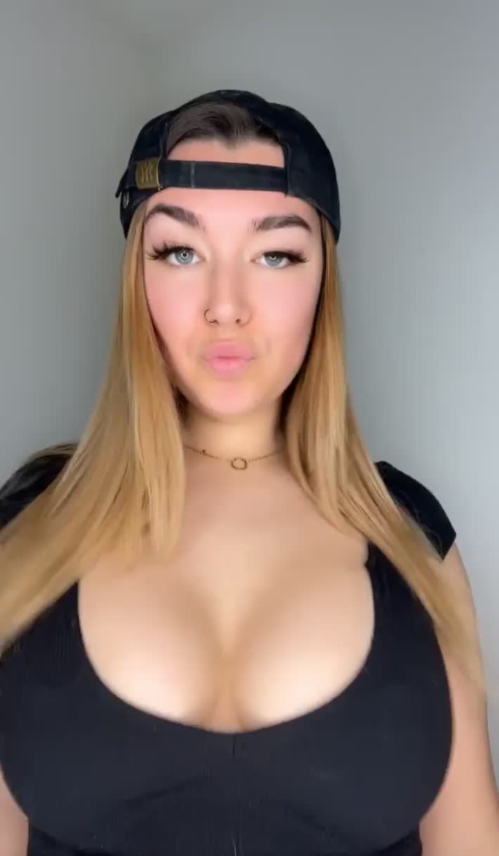 Bouncing them until your hard 😝 : video clip