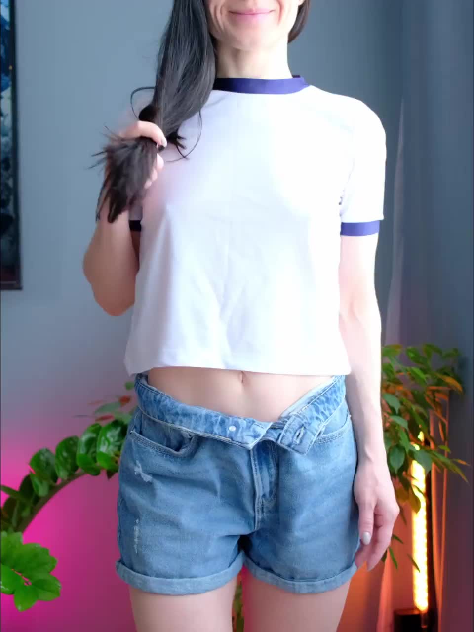 You come home and you are met by such a girl : video clip