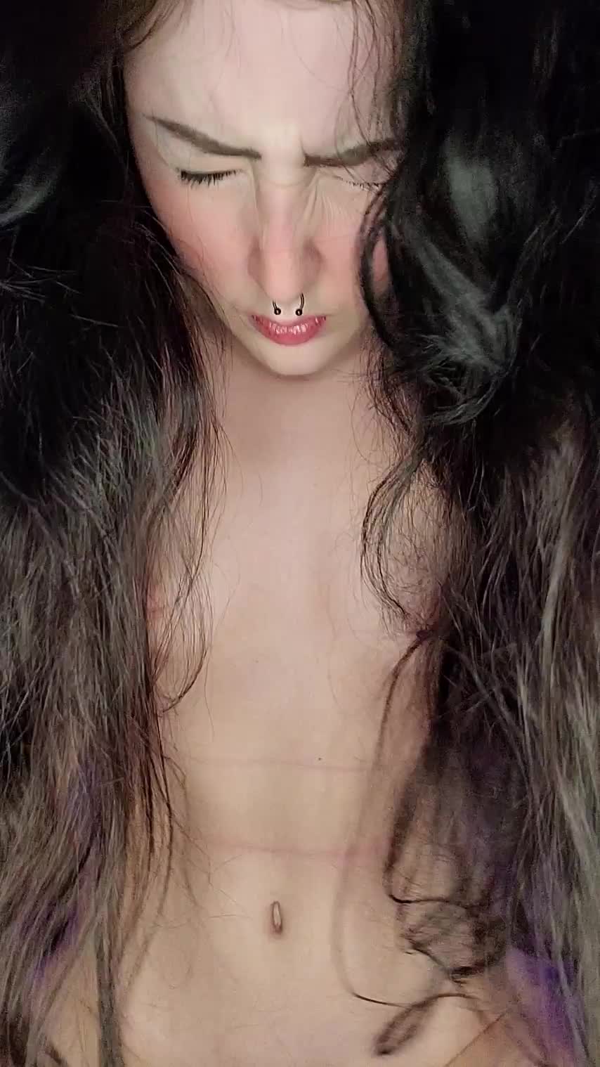 Just wanted to show you what it's like to have a pale petite emo girl riding you : video clip