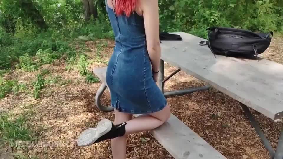 Fulfilling her fantasy of fucking in public : video clip