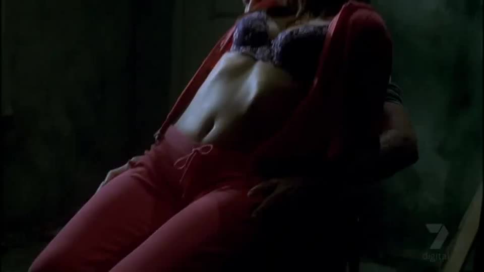 Holly Valance lapdance : video clip