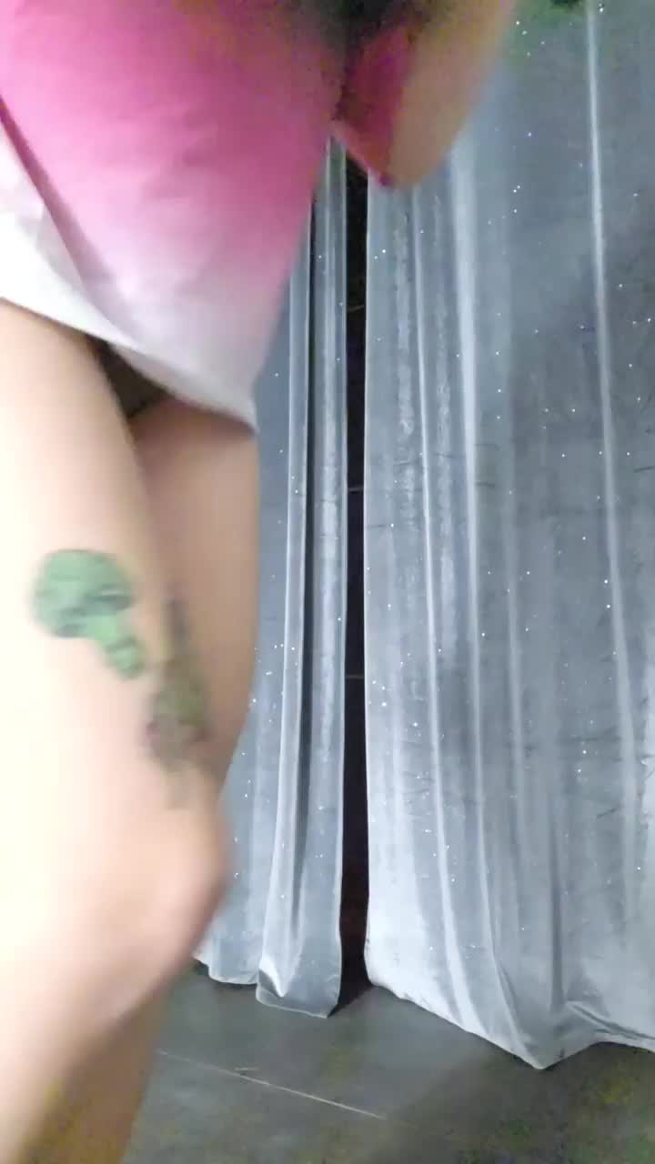 My big tattoed mommy ass : video clip