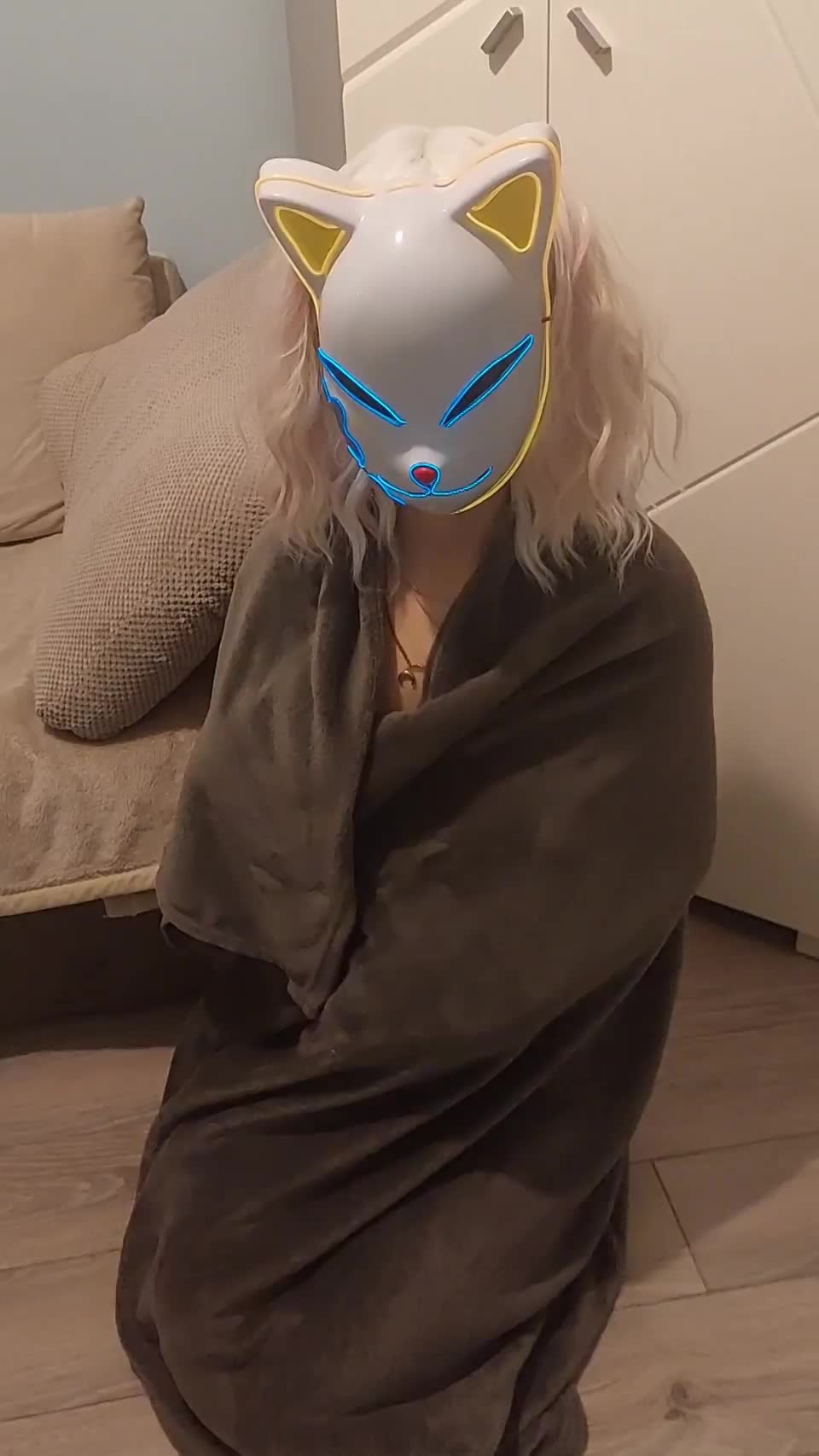 Kitty needs someone to play... : video clip