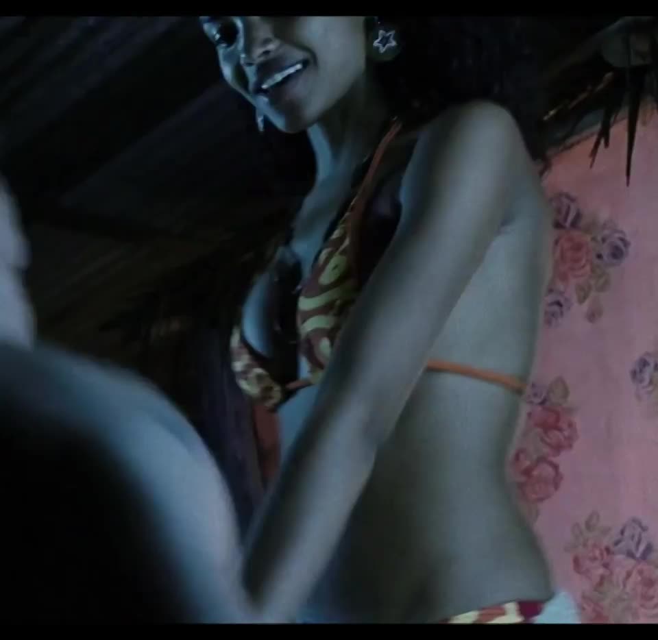 Lucy Ramos, brazilian actress - in Turistas (2006) : video clip