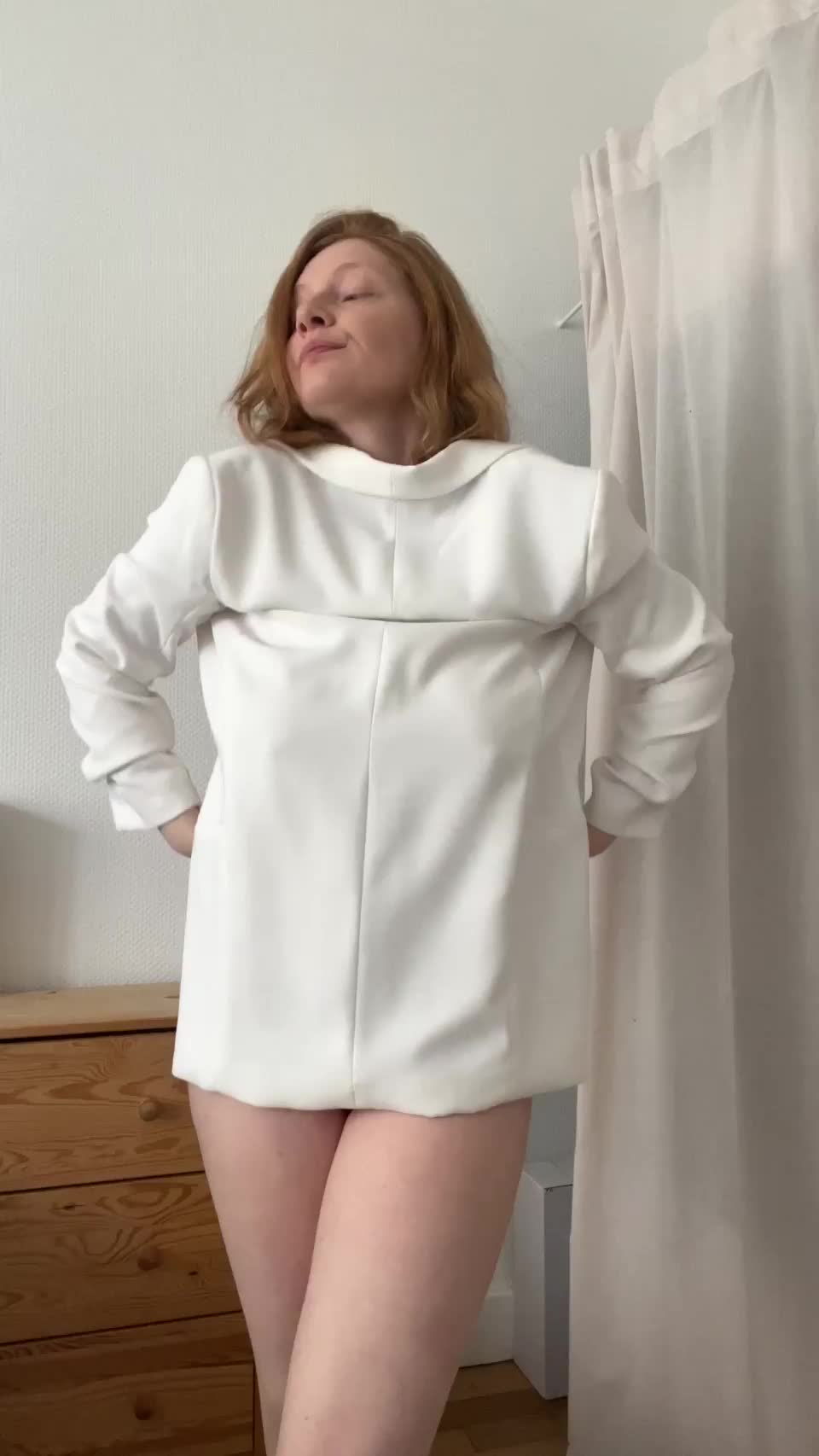 I had a silly fashion show before our breeding appointment and now I'm running late... : video clip