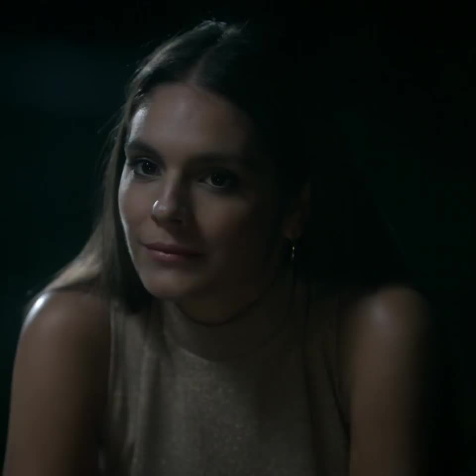 Caitlin Stasey : video clip