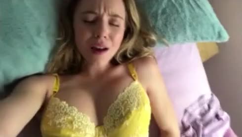 Sydney Sweeney moaning : video clip