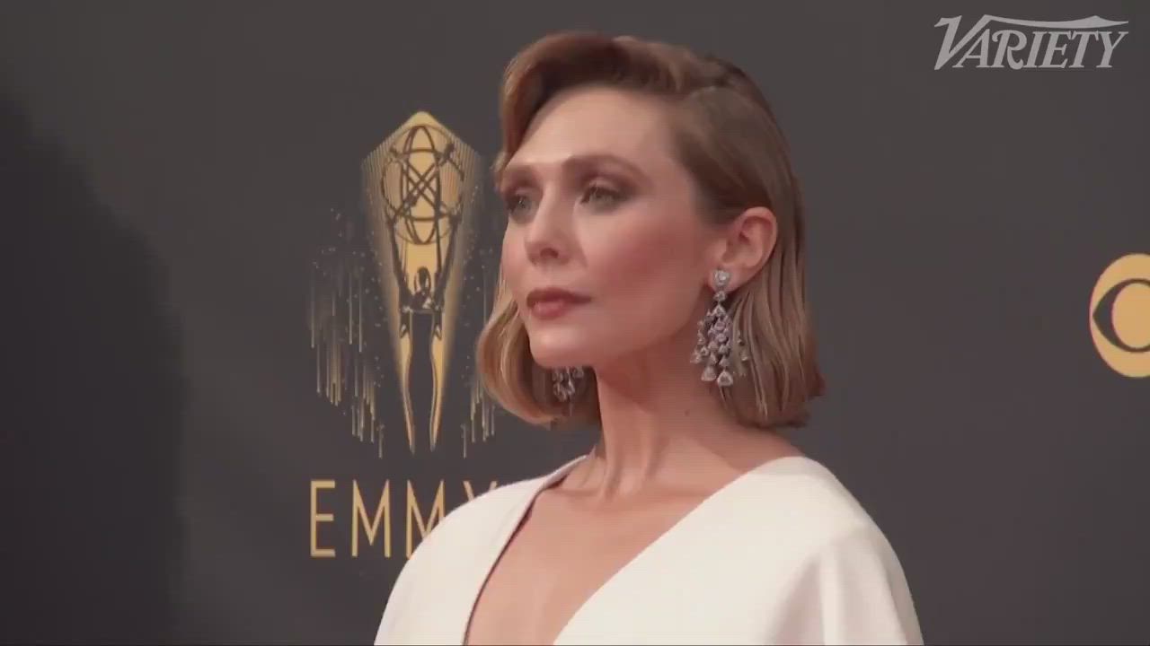 Elizabeth Olsen at the 2021 Emmys : video clip