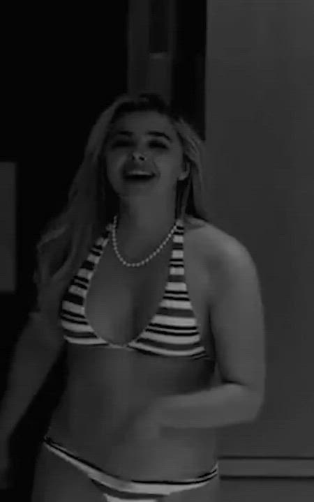What do you think is the favorite kink of Chloe Grace Moretz? : video clip
