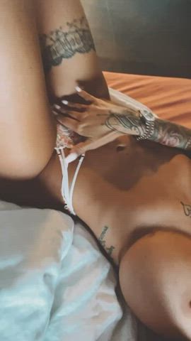 Can I be your petite gf : video clip