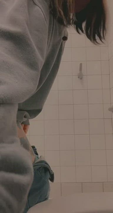 Had to run to the restroom to play with myself, was extra horny 🥵 : video clip