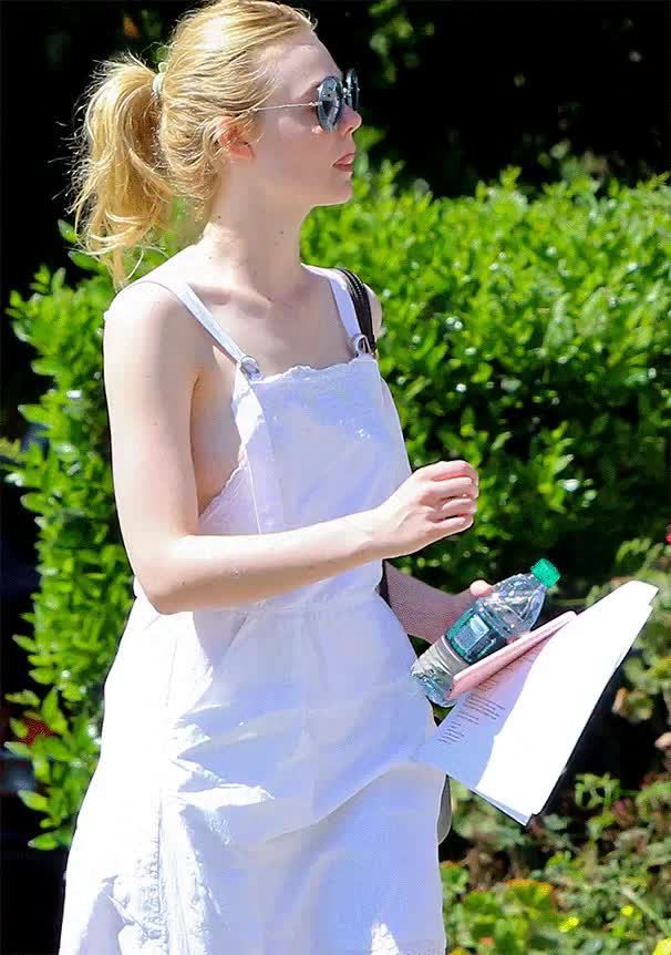Elle Fanning 2017 : video clip