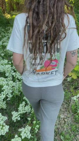 Here’s your snack for going on a hike with me : video clip