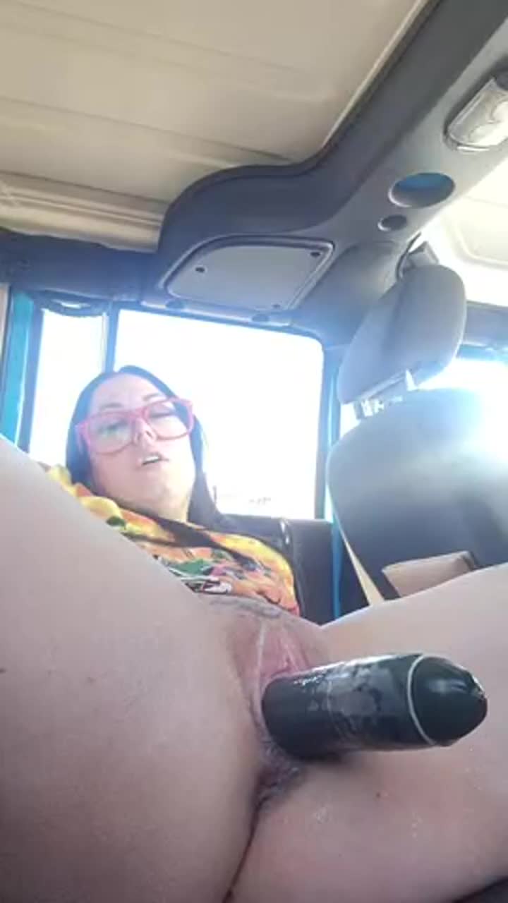 The cold cucumber got me off so much : video clip