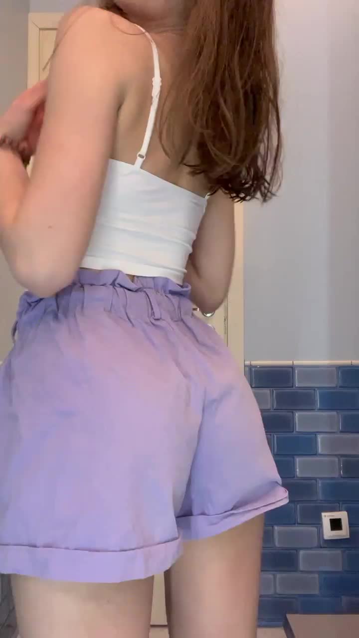 I hope my booty reveal can brighten your day : video clip