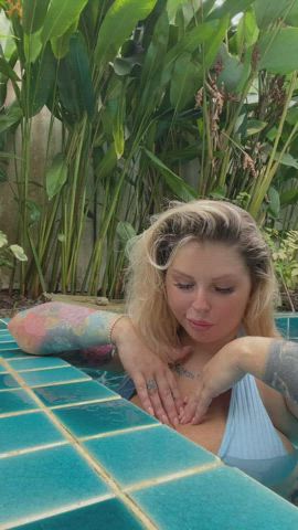 I have a present for you 🎁 : video clip