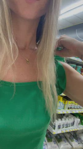 Per shop with me [GIF] : video clip