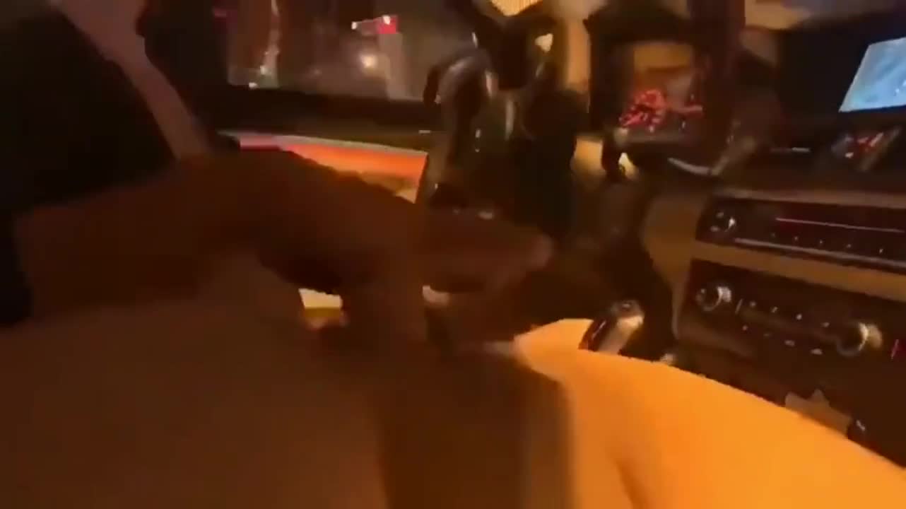Making her cum while driving : video clip