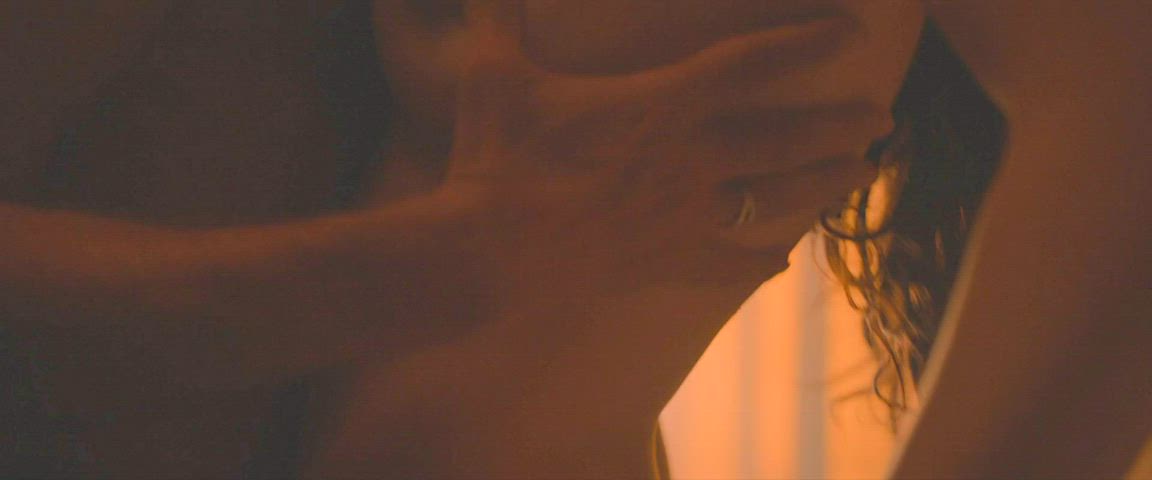 Emma Mackey in Eiffel : video clip