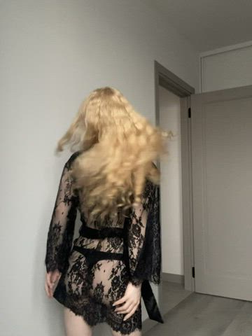 thinking going outside without my panties, and shaking my booty : video clip