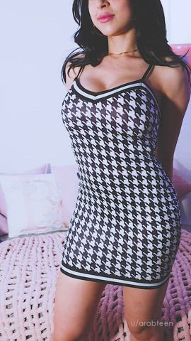 Would you cum on my face or on my breasts? : video clip