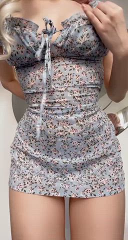 Nice dress, nice boobs : video clip