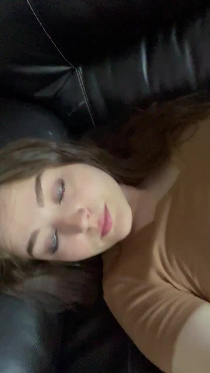 Monday’s are lame, so here is my chubby pussy to help make your day better 🙈🥰 : video clip