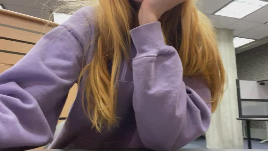 Hot girls love the library : video clip