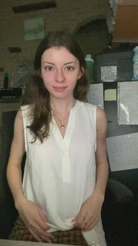 Showing tits at work sure is exciting [gif] : video clip
