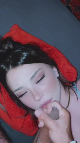Would you let this colombian teen worship your cock on the first date? 🥰💕 : video clip