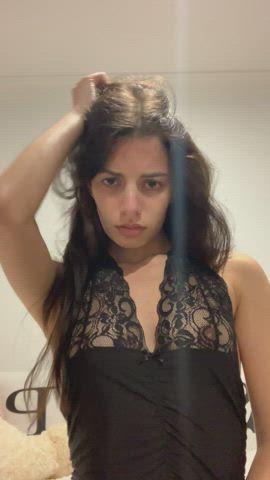 red lips, brown nips [f] : video clip