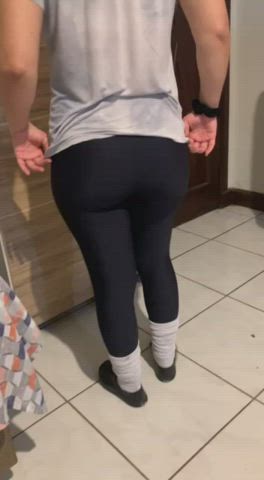Do you guys love as much when I jiggle my ass as when I jiggle my huge Fs? : video clip