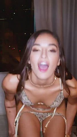 Emily Willis solo squirting : video clip
