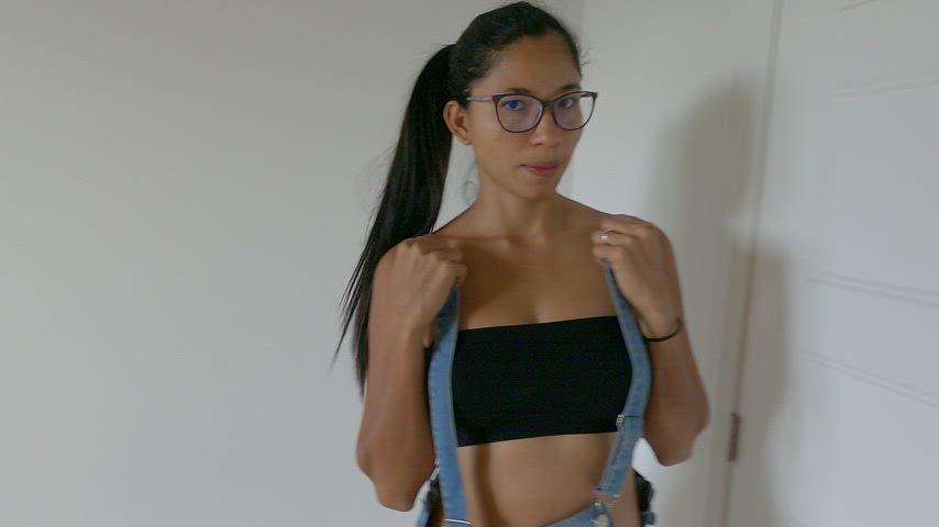 I bet you've never seen a titty drop from a girl from the Amazon jungle : video clip