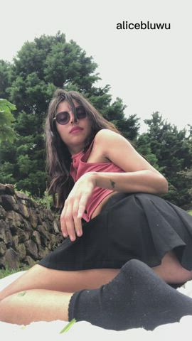 POV you're on a picnic with me : video clip